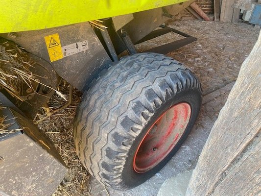 Presse à balles rondes Claas VARIANT 380