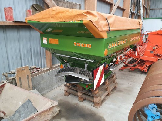 Distributeur d'engrais Amazone AMAZ  MAXIS2500