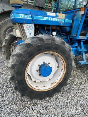 Tracteur agricole Ford 7610