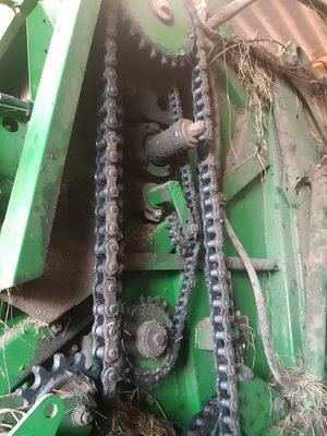 Presse à balles rondes Mac Hale V640