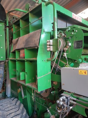 Presse à balles rondes Mac Hale V640