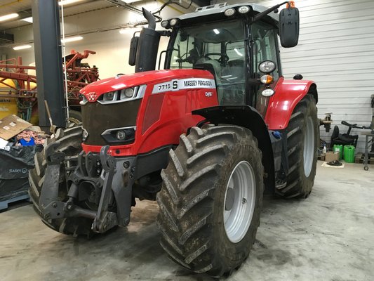 Tracteur agricole Massey Ferguson MF7715SD6